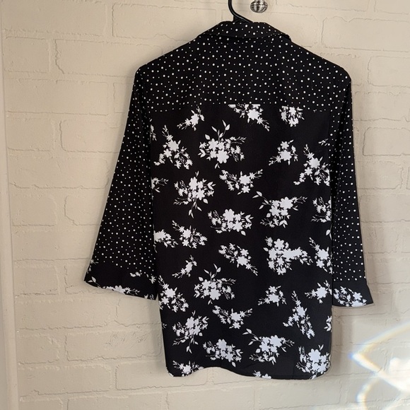 Chicos shirt blouse Black & White Floral Lightweight NEW - Picture 7 of 7